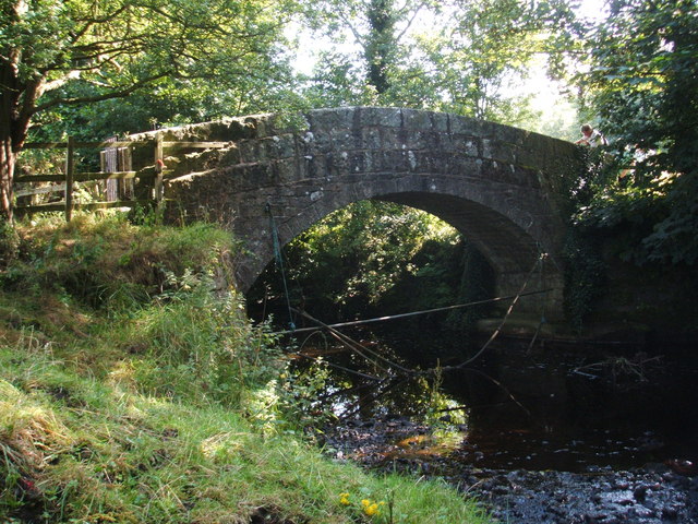 Bridge over brook, tributary of the... © Peter Barr cc-by-sa/2.0 ...