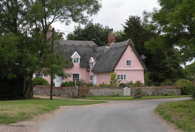 Thatched cottage by Pratt's Green Farm