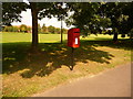 Christchurch: postbox № BH23 105, Highcliffe Road