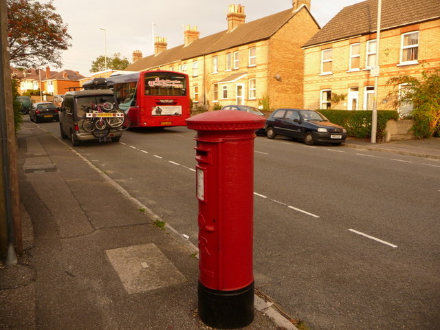 Parkstone: postbox № BH14 62, North Road