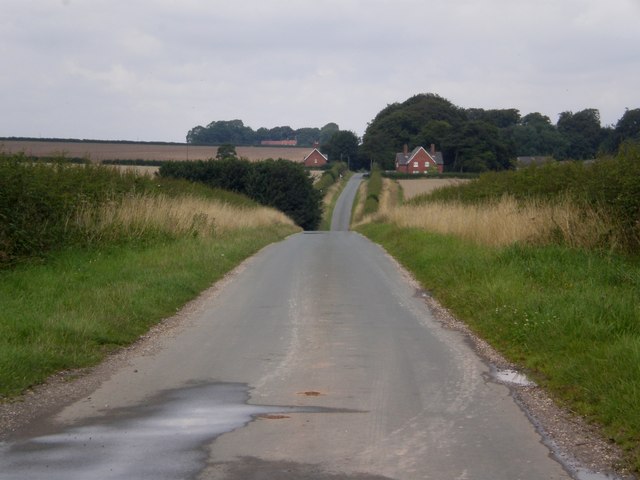 Minor road to Middleton-on-the-Wolds