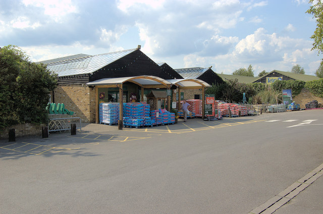 Garden centre, Pield Heath Road,... © Andrew Hackney cc-by-sa/2.0 ...