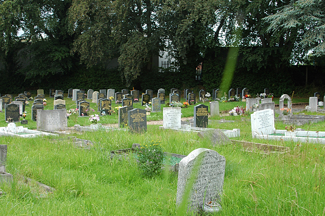 Colwich churchyard © Row17 cc-by-sa/2.0 :: Geograph Britain and Ireland