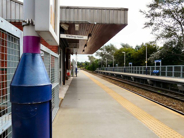 Bredbury Station © Gerald England Cc-by-sa/2.0 :: Geograph Britain And ...