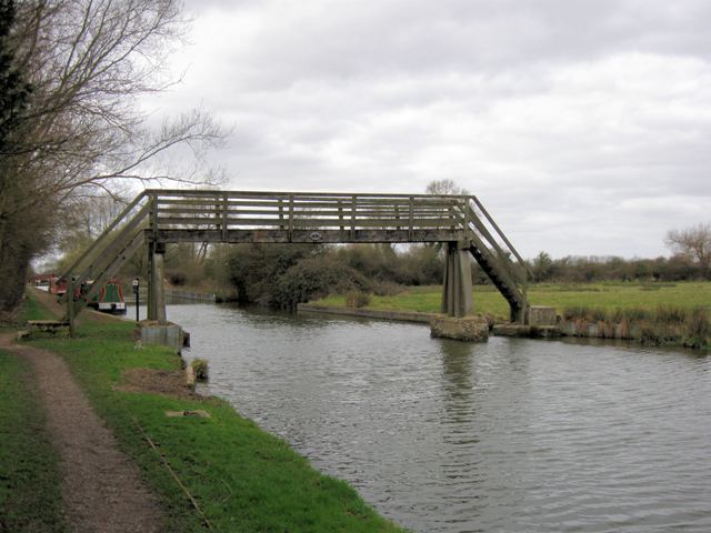 Aylesbury Arm:  Wooden Footbridge over Canal (Bridge No 4)