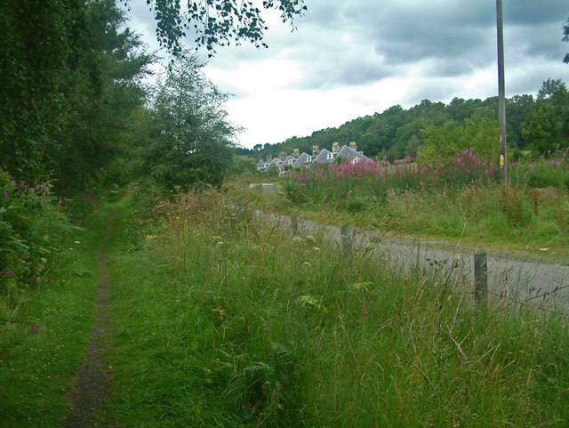 Approaching Imperial Cottages