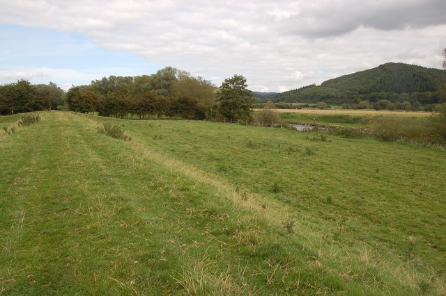 Wye Flood Defences Near Mordiford © Roger Davies Cc By Sa 2 0