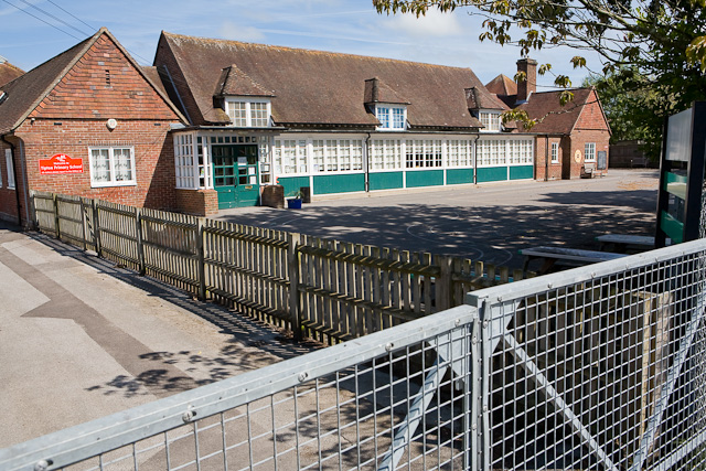 Tiptoe Primary School © Peter Facey cc-by-sa/2.0 :: Geograph Britain ...