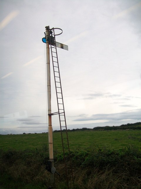 Railway signal on the approach to Ty Croes Station