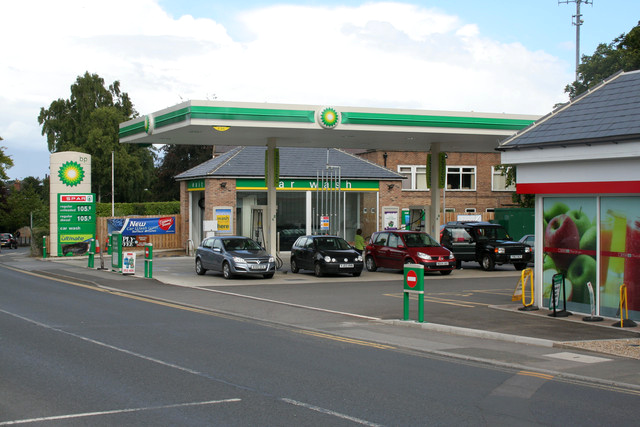 BP Petrol Station, North Street © Mark Anderson cc-by-sa/2 ...