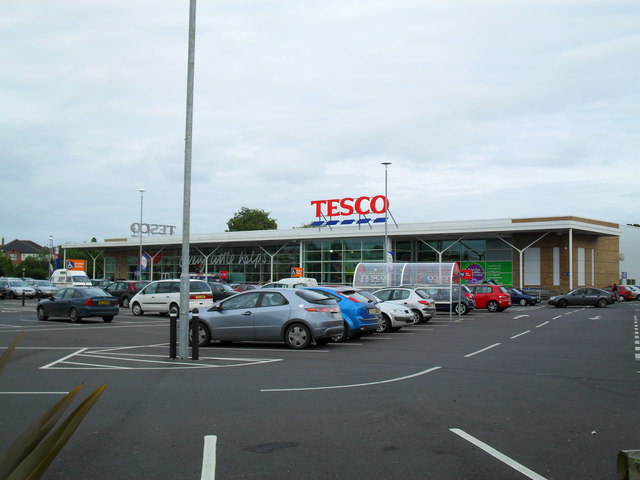 Tesco Enniskillen © Dean Molyneaux cc-by-sa/2.0 :: Geograph Britain and ...