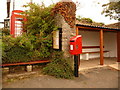 SS7104 : Zeal Monachorum: postbox № EX17 106 and phone by Chris Downer