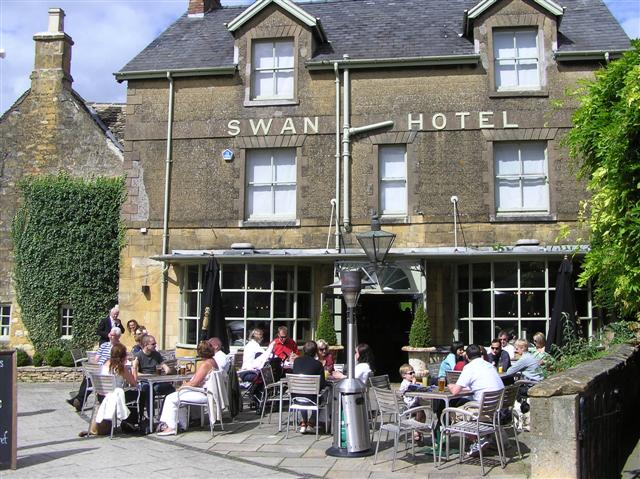 Swan Hotel, Broadway © Kenneth Allen :: Geograph Britain and Ireland