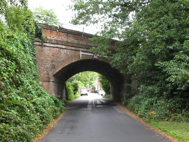 Bridge under Reading to Waterloo railway... © don cload cc-by-sa/2.0 ...