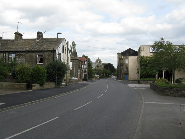 Glusburn: Colne Road, Looking East © Dr Neil Clifton :: Geograph 