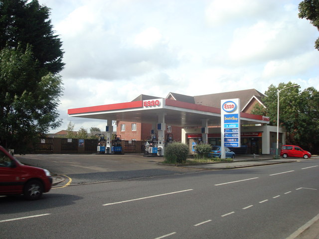 Petrol Station, Suttons Lane, Hornchurch © Stacey Harris :: Geograph ...