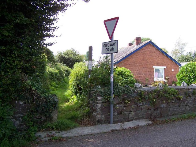 short-footpath-in-lewdown-geoff-pick-cc-by-sa-2-0-geograph-britain