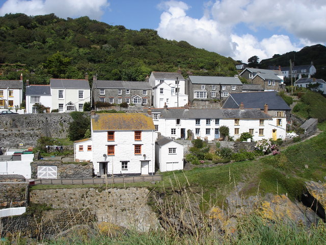 Portloe - houses near the harbour