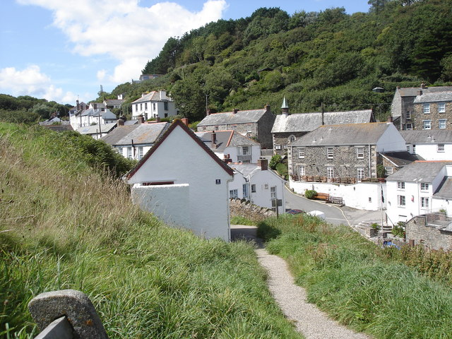 Portloe - houses near the harbour