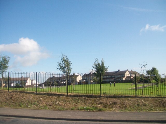 derrybeg-an-nihe-estate-that-has-been-eric-jones-geograph-ireland