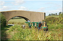 SP5366 : Boat heading south through bridge 88, Oxford Canal by Andy F