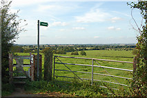 SP5366 : Start of footpath to Willoughby near Braunston church by Andy F