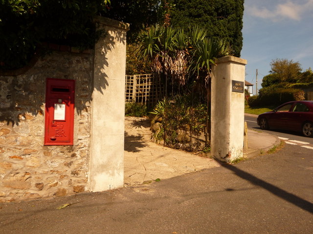 Lyme Regis: postbox № DT7 29, Sidmouth Road