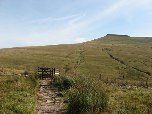 Kissing Gate on path to Corn Du.