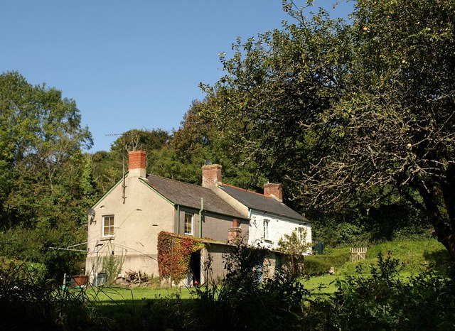 Farm Cottages At South Allington © Derek Harper :: Geograph Britain And 