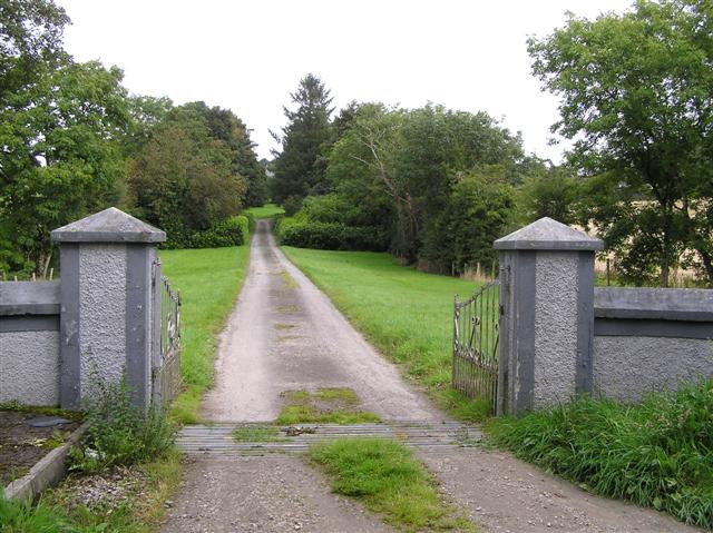 Gate entrance, Crosh House © Kenneth Allen :: Geograph Ireland