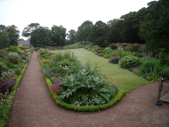 Dirleton Castle, garden © Astrid H :: Geograph Britain and Ireland