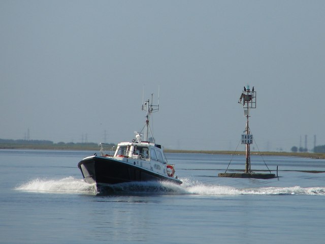 Pilot boat passing Tabs Head