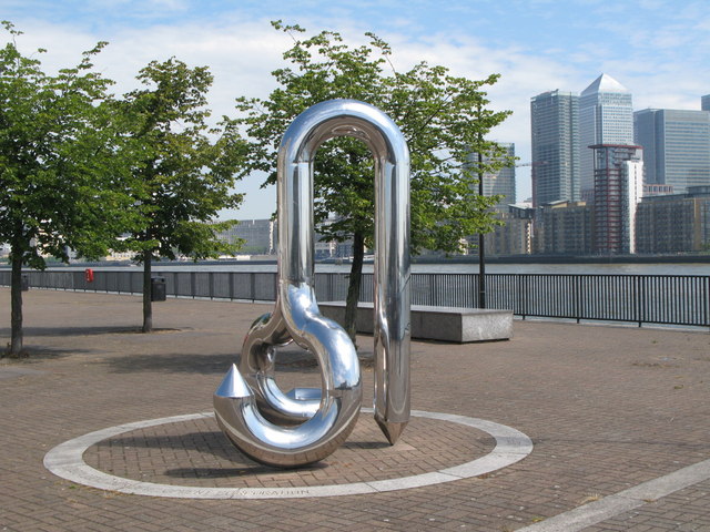 Modern sculpture near the entrance to Greenland Dock