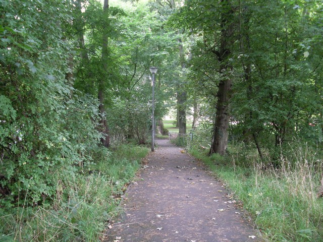 Footpath to East Kilbride Road