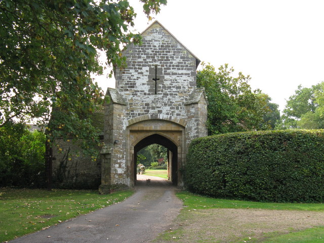 Gatehouse To Ewhurst Manor © Dave Spicer :: Geograph Britain And Ireland