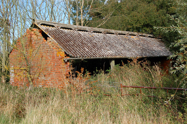 Dilapidated byre near Potash Farm