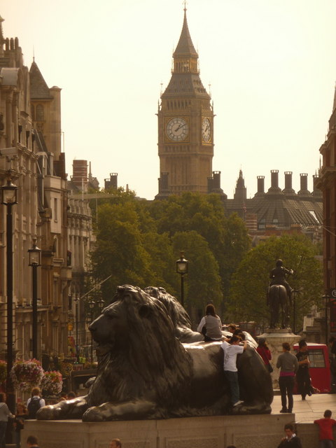London: one of Trafalgar Squares lions and Big Ben