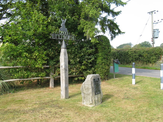 Littleworth Millennium post and memorial to local resident