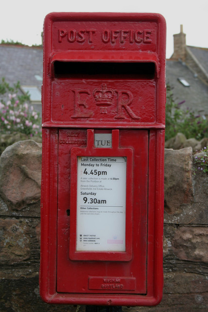 Elizabeth II Postbox, Harbour Road