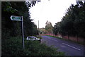 Bridleway signposted off Mapleton Rd