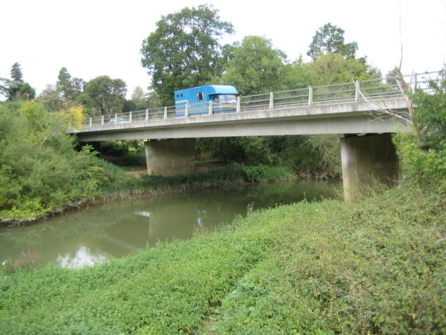 River Arun: A283 Stopham Road bridge