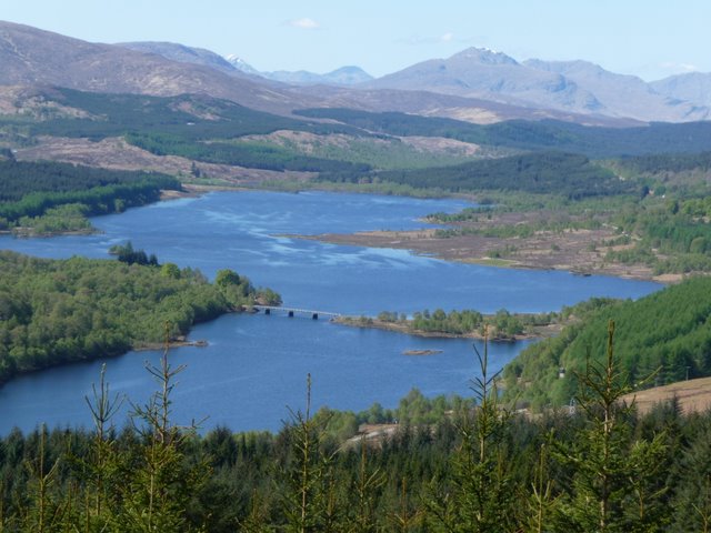 Loch Garry © Kevin White :: Geograph Britain and Ireland