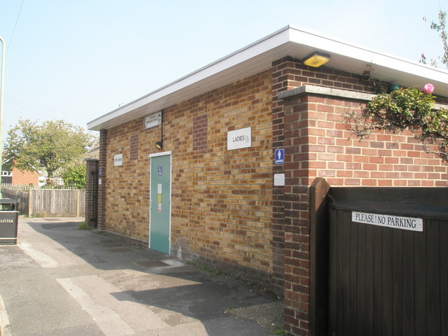 Public toilets in Station Road