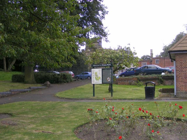 Priory Park Dudley © Gordon Griffiths cc-by-sa/2.0 :: Geograph Britain ...