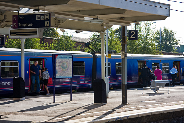 New Southgate Station © Martin Addison cc-by-sa/2.0 :: Geograph Britain ...