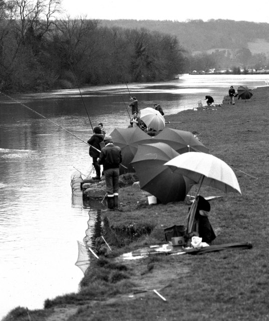 Fishing on the River Thames at Whitchurch