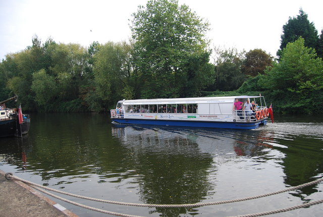 Cruise boat on the River Medway