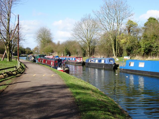 canal cruises near tring