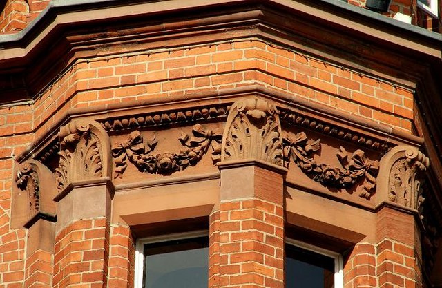 Window mouldings, Belfast © Albert Bridge cc-by-sa/2.0 :: Geograph Ireland