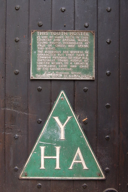YHA sign at St Briavels Castle © Roger Davies cc-by-sa/2.0 :: Geograph
